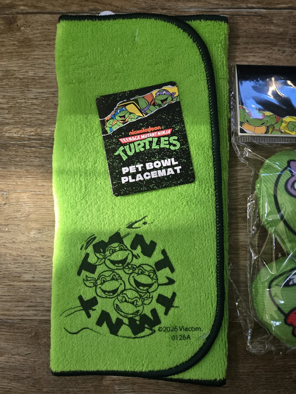 Teenage Mutant Ninja Turtles Pet Placemat with 4 Pack Cat Toy